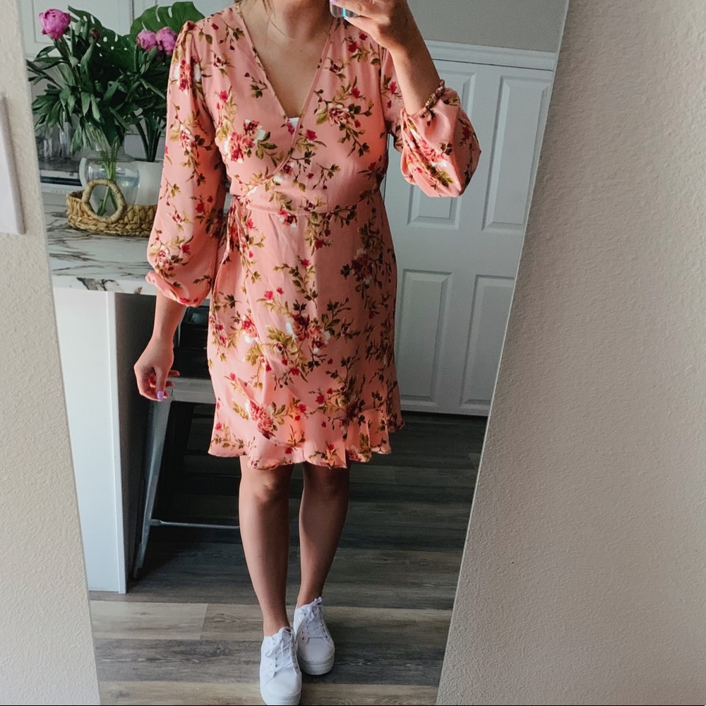 SOLD NWOT Pink floral wrap around tie dress - Picture 3 of 8